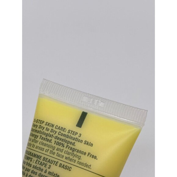 Clinique Dramatically Different Moisturizing Lotion+™ 1 fl oz - Picture 2 of 3